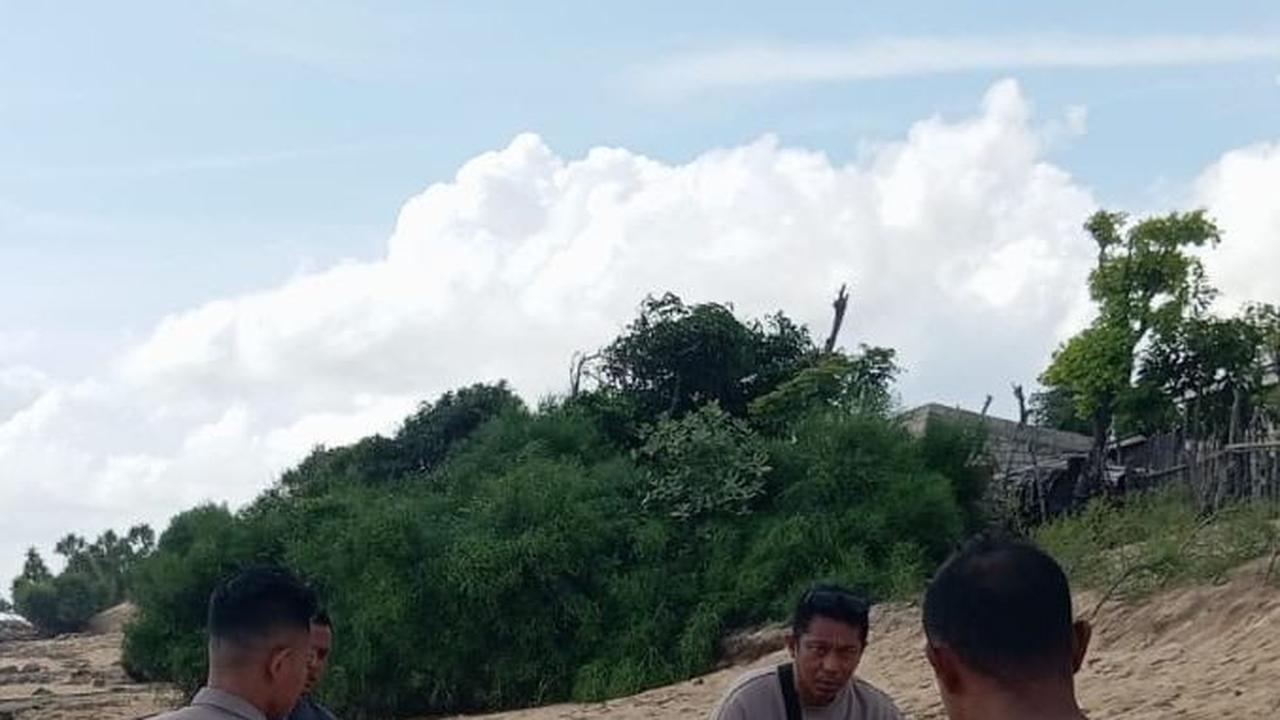 Benda Menyerupai Bangkai Kapal Berisi Ratusan Kitab Suci Berbahasa Somali Ditemukan di Rote Ndao