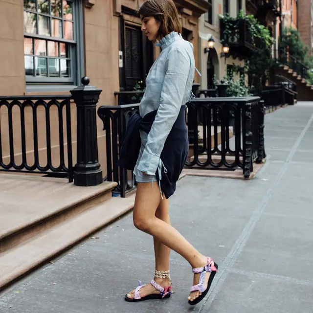 Sandal Turis, Tren Alas Kaki yang Wajib Dimiliki