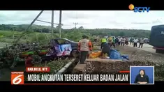 Sungai Baukama yang meluap merendamkan permukiman warga Belu, Nusa Tenggara Timur.
