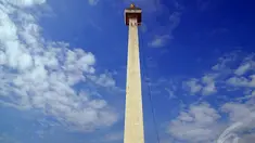 Tugu Monumen nasional terakhir kali dibersihkan pada 1992 lalu. Kini, Monumen tersebut kembali dibersihakn sejak 5 hingga 18 Mei 2014 (Liputan6.com/Miftahul Hayat)