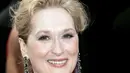 Aktris senior asal Amerika, Meryl Streep tetap cantik meski di usia senja. Potret ini menunjukan Meryl Streep saat di karpet merah Academy Awards tahun 2006. (Bintang/EPA)