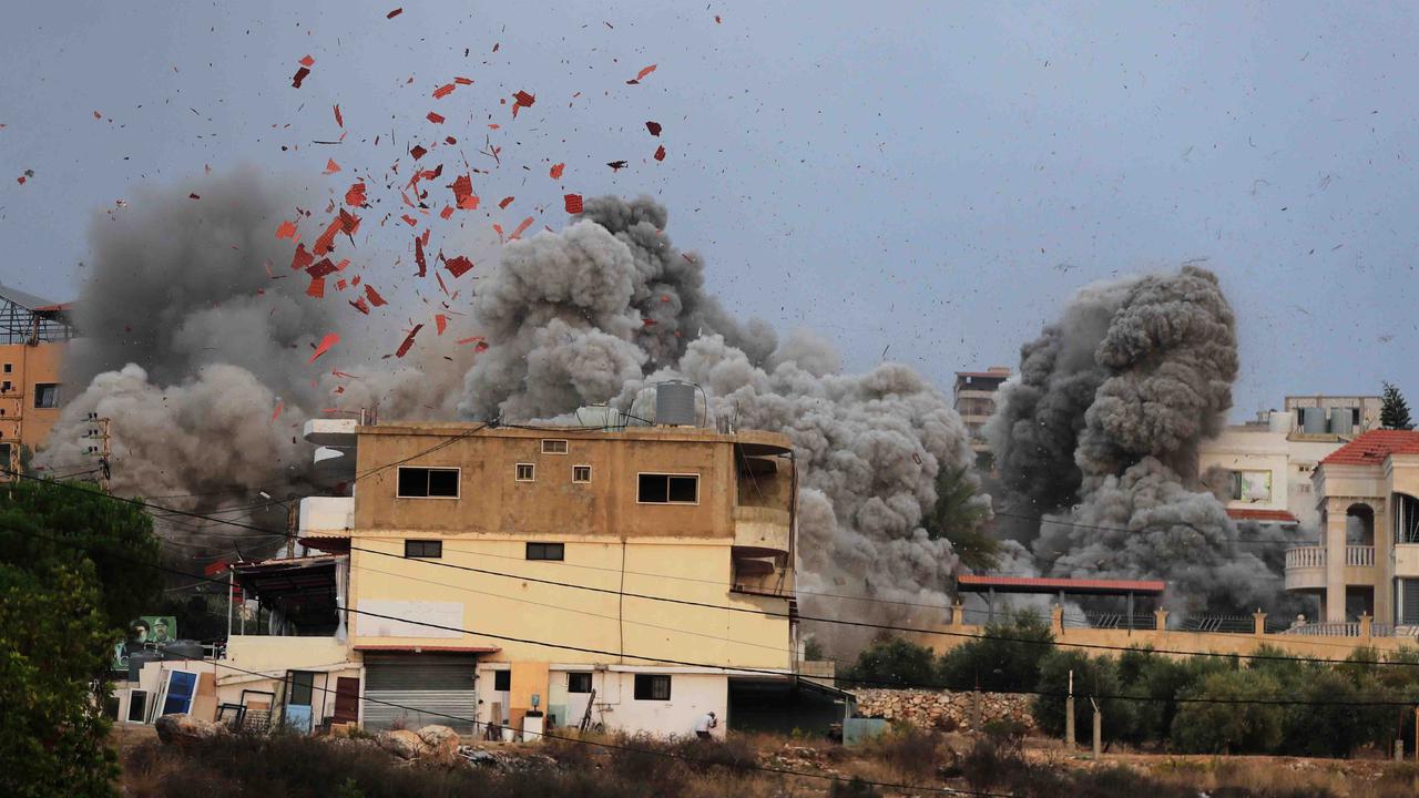 FOTO: Serangan Udara Israel di Lebanon Selatan, Warga Sipil Jadi Korban