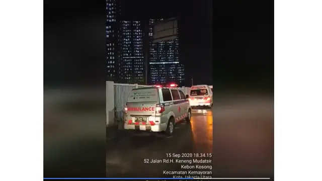 Antrean Ambulan Rumah Sakit Darurat COVID-19 Wisma Atlet Kemayoran