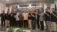 Wali Kota Palu, Hadianto Rasyid (tengah) bersama alumni teknik Untad usai diskusi tentang Kota Palu Tangguh Bencana, Sabtu (3/9/2022). (Foto: Heri Susanto/ Liputan6.com).