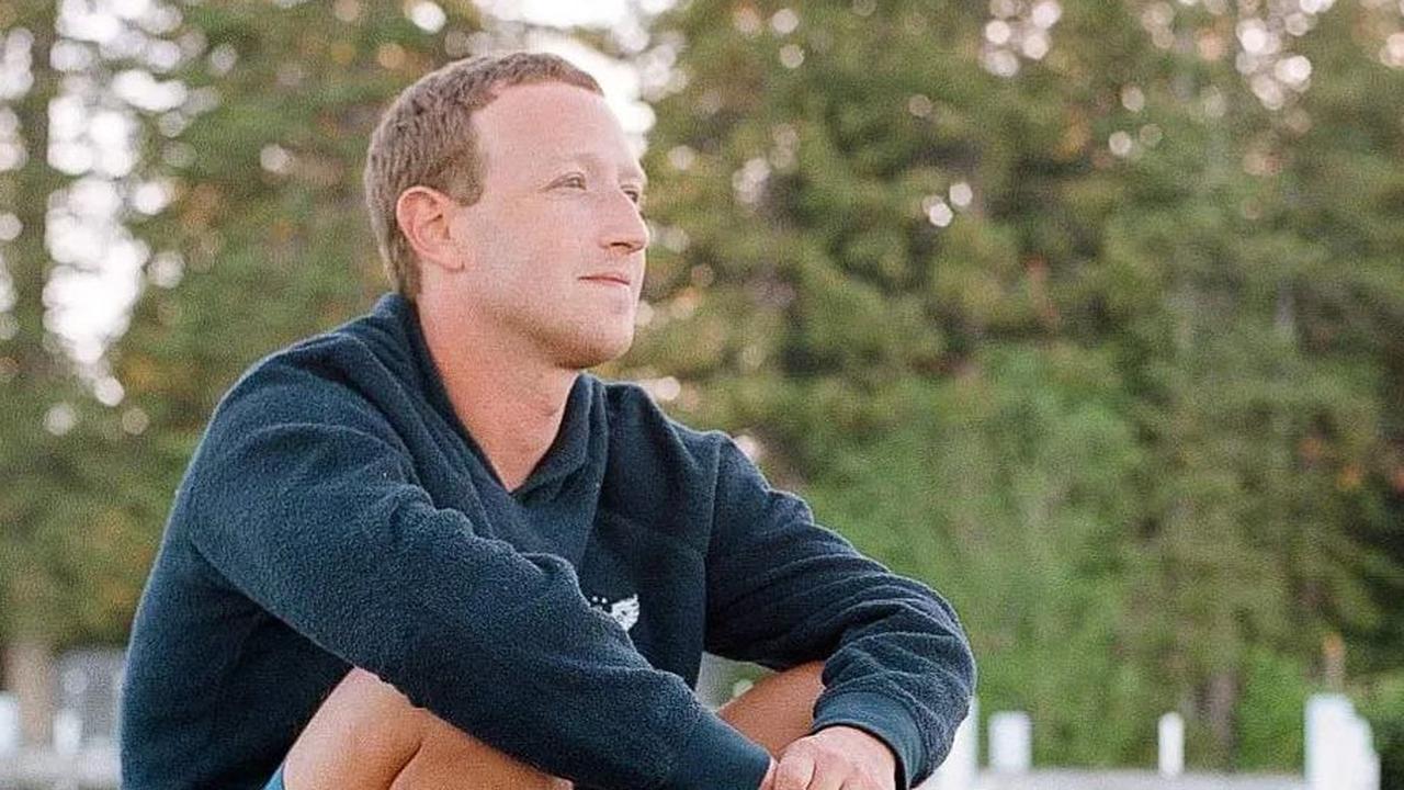 Gaya Meja Kerja Mark Zuckerberg Viral Curi Perhatian, Teknologi Ini Jadi Penyebabnya