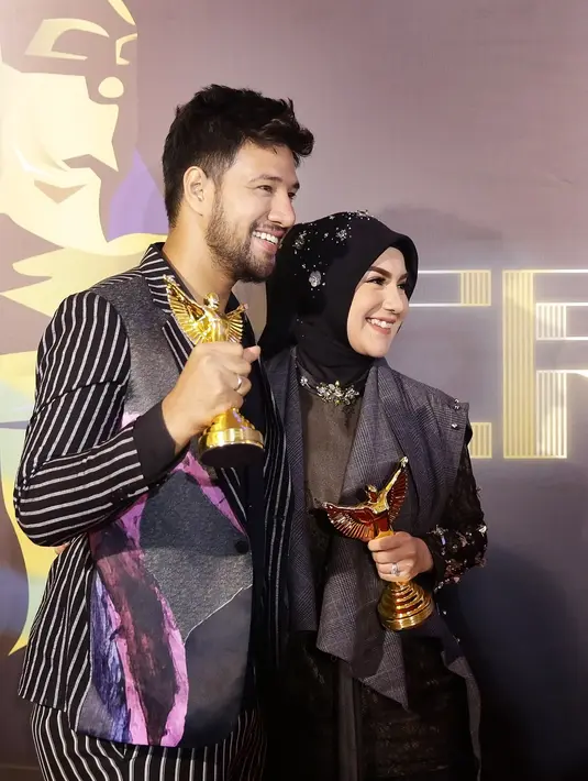 Ammar Zoni dan Irish Bella Raih Penghargaan FFI 2019. (Bambang E Ros/Fimela.com)
