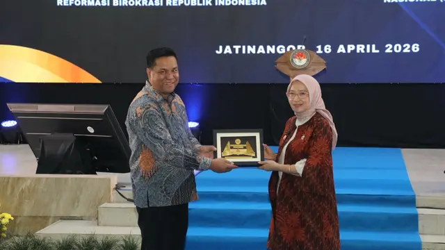 Menteri Pendayagunaan Aparatur Negara dan Reformasi Birokrasi (MenpanRB) Rini Widyantini menghadiri kegiatan stadium general di Gedung Balairung Rudini, IPDN Kampus Jatinangor, Jawa Barat. (Istimewa)