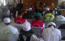 Dukung Dedi Sugarda, PN Bandung dipadati ormas Islam
