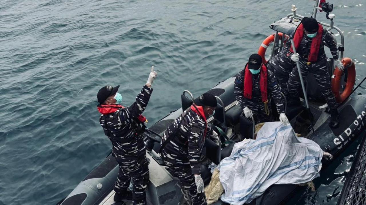 VIDEO: Sigap Aksi Mencekam Pasukan TNI AL Evakuasi Korban Tenggelam di Teluk Balikpapan