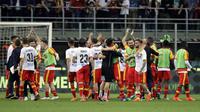 Para pemain Benevento merayakan kemenangan 1-0 atas AC Milan di San Siro. (AP Photo/Luca Bruno)