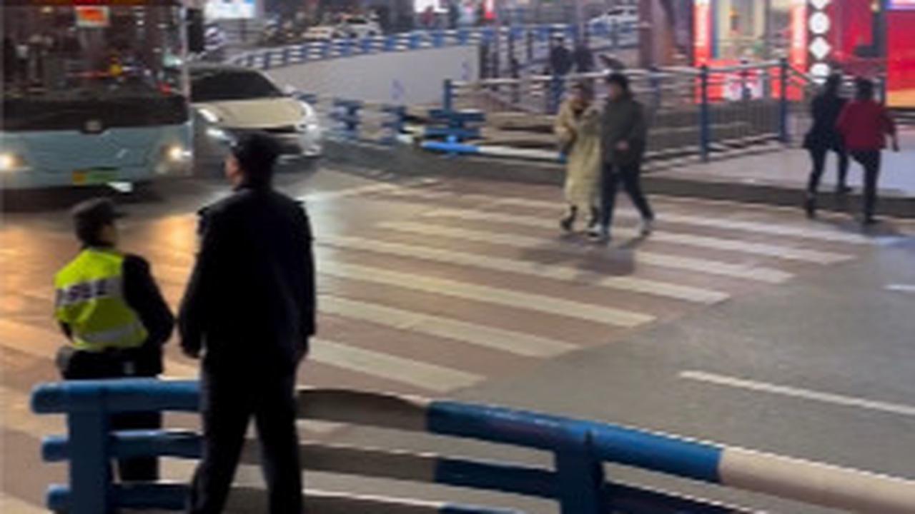 Menakjubkan, Begini Penampakan Jalan Raya yang Berada di Lantai 22 Gedung, 'China Memang Raja Proyek