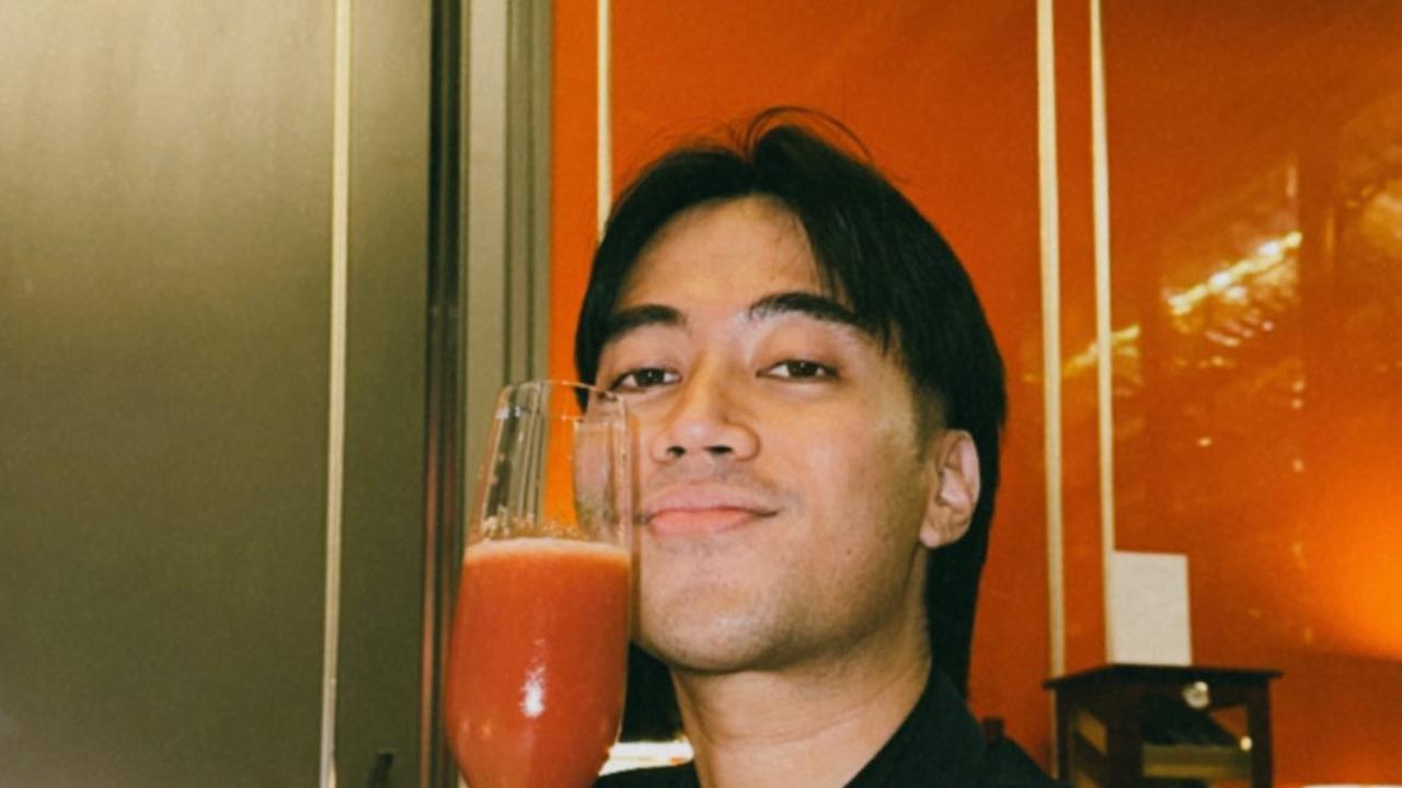 6 Gaya Romantis Versi Vidi Aldiano dan Sheila Dara Rayakan Anniversary dengan Outfit Boyish