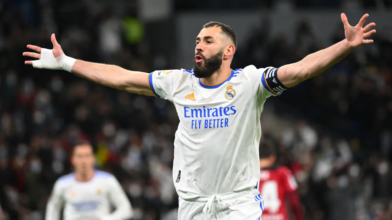 Foto: Duet Karim Benzema - Vinicius Junior Gacor, Real Madrid Sikat Valencia dan Kukuh di Puncak Klasemen Liga Spanyol