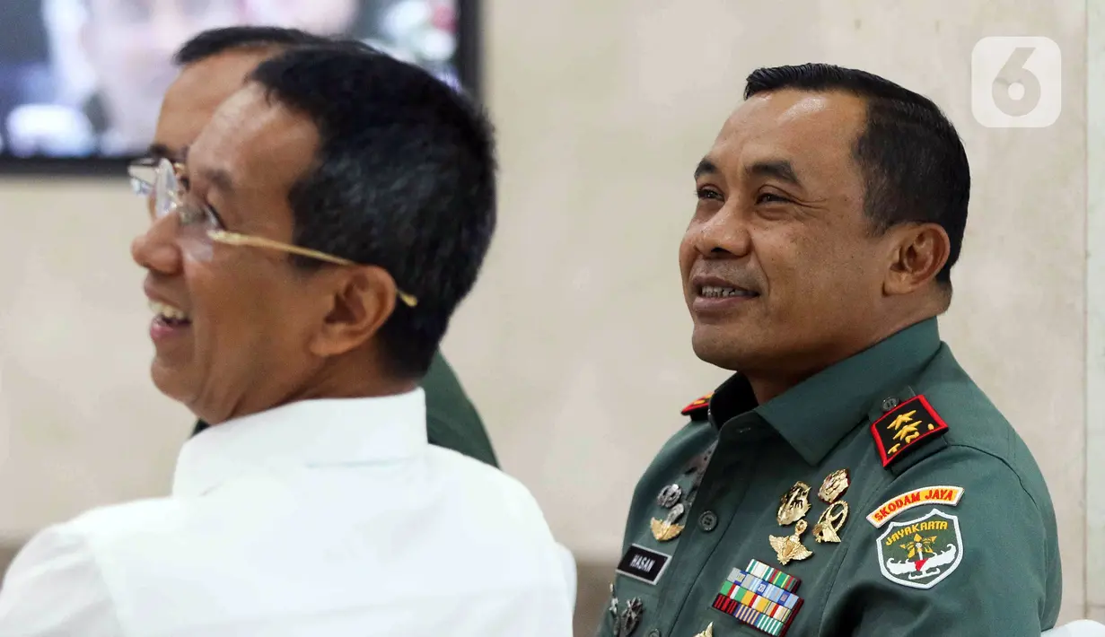 Kini, silaturahmi yang disebut sebagai kegiatan coffee morning ini telah dimulai pukul 11.05 WIB, diawali dengan doa. (Liputan6.com/Herman Zakharia)