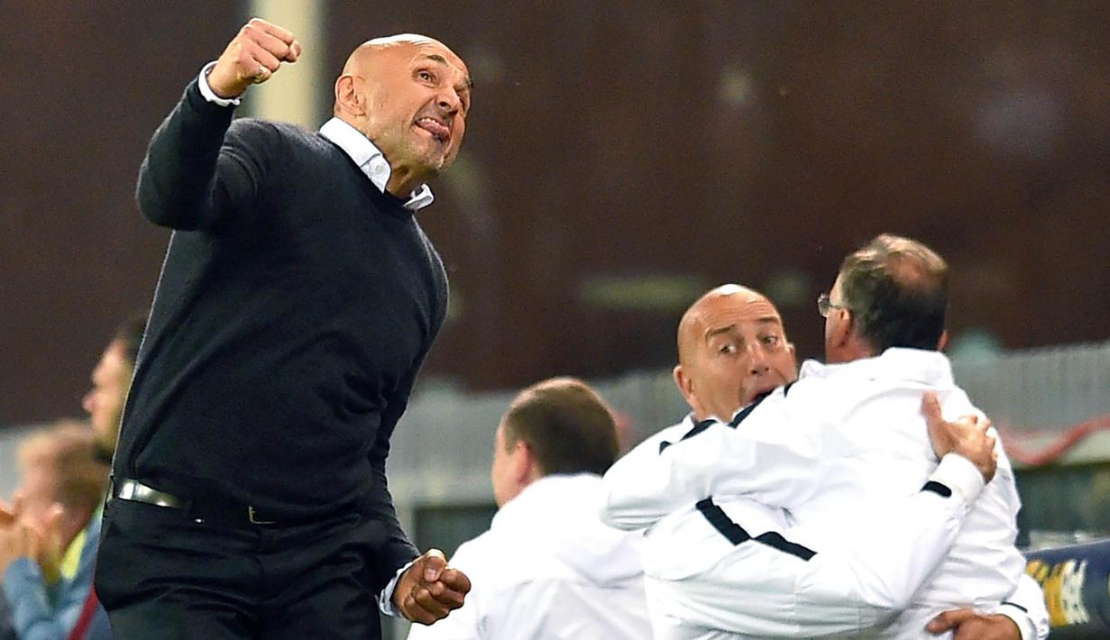 Pelatih AS Roma, Luciano Spalletti, melakukan selebrasi saat pertandingan melawan CFC Genoa pada laga lanjutan Seria A Italia di Stadion Luigi Ferraris, Genoa, (02/05/2016). Luciano Spalletti resmi melatih Inter Milan. (EPA/Simone Arveda)