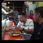 Raffi Ahmad Makan di Warteg Batar Rp50 Ribu, Pakai Lauk Apa?&nbsp; foto: TikTok @apungayangipung