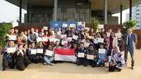 Para Chevening scholars yang berangkat pada tahun 2023 berfoto di Kedutaan Besar Inggris, Jakarta. Ada 42 scholars dari Indonesia yang berangkat tahun ini. Di foto ini ada juga scholars dari Timor Leste dan Afghanistsan. Dok: Chevening/Kedubes Inggris