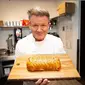 Chef Gordon Ramsay Belajar Masak Rendang Padang dari William Wongso. (dok.Instagram @gordonram/https://www.instagram.com/p/B89X9yNDZh2/Henry)