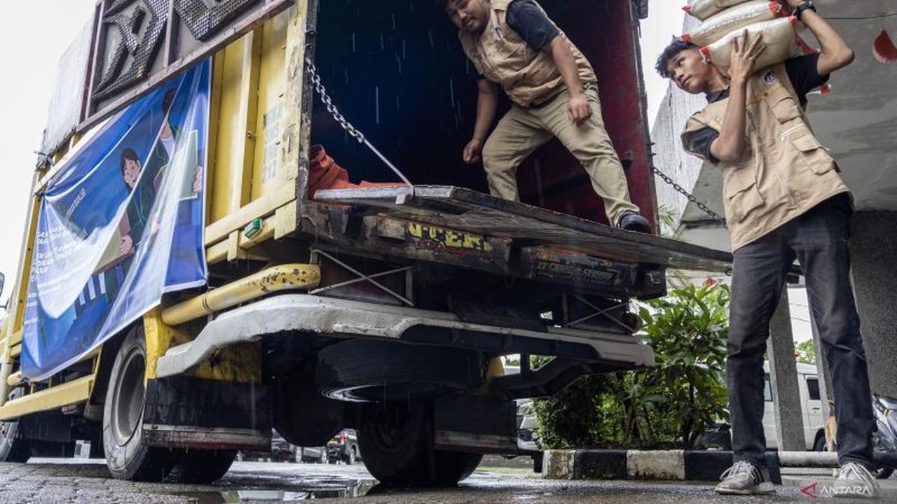 Bantuan Kemendiktisaintek UNAND: Sembako dan Pendanaan Pengabdian untuk Mahasiswa Terdampak Bencana