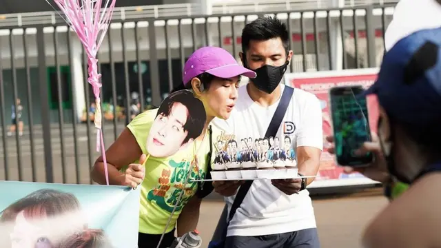 Dian Sastrowardoyo mendapakatkan kejutan ulang tahun (Instagram/@therealdisastr)