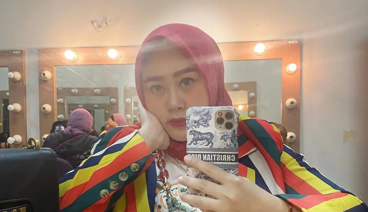 Diketahui Shelvie dan Daus Mini menikah pada 9 Desember 2018. Pada 2021 lalu, keduanya dikaruniai seorang anak yang diberi nama Muhammad Al Fatih Firdaus. (FOTO: instagram.com/firdaushelvie91/)