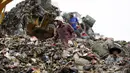 Tumpukan sampah di TPA Bantar Gebang di Bekasi, (2/3). Jakarta menampung lebih dari 6.000 ton sampah setiap harinya. (REUTERS / Darren Whiteside)