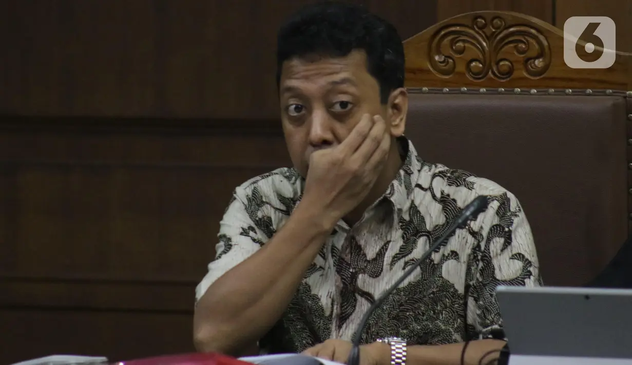 Terdakwa dugaan suap jual-beli jabatan di lingkungan Kemenag, M Romahurmuziy saat menjalani sidang lanjutan di Pengadilan Tipikor, Jakarta, Rabu (16/10/2019). Sidang mendengar keterangan saksi-saksi. (Liputan6.com/Helmi Fithriansyah)