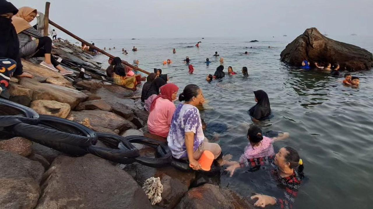 Mengunjungi Pantai Boom yang Unik di Lampung Selatan, Bisa Terapi Air Panas di Pinggir Laut