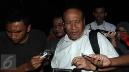 Tersangka kasus dugaan korupsi e-KTP, Sugiharto meninggalkan Gedung KPK usai menjalani pemeriksaan, Jakarta, Selasa (8/3/2016). Sugiharto telah menjadi tersangka sejak 22 April 2014 namun hingga kini belum ditahan. (Liputan6.com/Helmi Afandi)