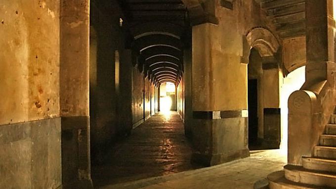 Primbon Hantu Lawang Sewu Penemuan Kepala di Ruang Bawah Tanah - Fimela