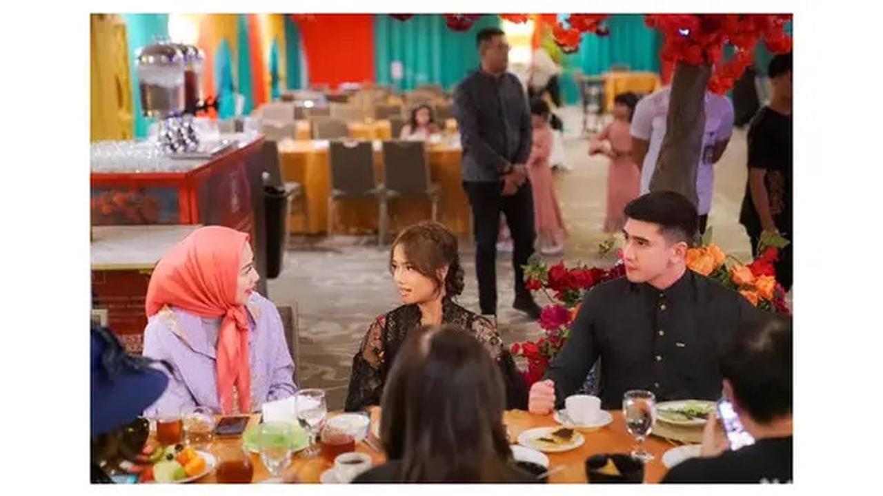 7 Momen Verrell Bramasta dan Fuji Bukber Bareng Keluarga Venna Melinda, Bikin Baper