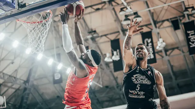 Aksi pemain asing Pelita Jaya Perrin Buford memporak-porandakan Rans di lanjutan IBL 2026