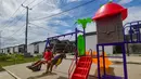 Hingga Februari 2026, total penyaluran nasional telah menembus angka Rp 3,54 triliun. Tampak dalam foto, anak-anak bermain pada taman bermain pada Perumahan Subsidi Pondok Pengampelan Indah, Serang , Banten, Selasa (17/2/2026). (merdeka.com/Arie Basuki)