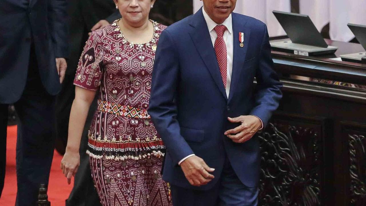 Dalam upaya transformasi ekonomi, Presiden Jokowi menjelaskan akan menempuh dua strategi utama, yakni strategi jangka pendek dan strategi jangka menengah.
