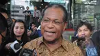 Mantan Gubernur Provinsi Papua, Barnabas Suebu menjalani pemeriksaan sebagai saksi di Komisi Pemberantasan Korupsi (KPK), Jakarta, Jum'at (13/2/2015). (Liputan6.com/Herman Zakharia)