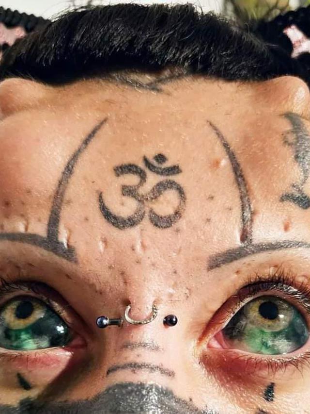 Lakukan Operasi Tubuh Sejak Usia 11 Tahun, Tampilan Wanita Ini Bak Kucing