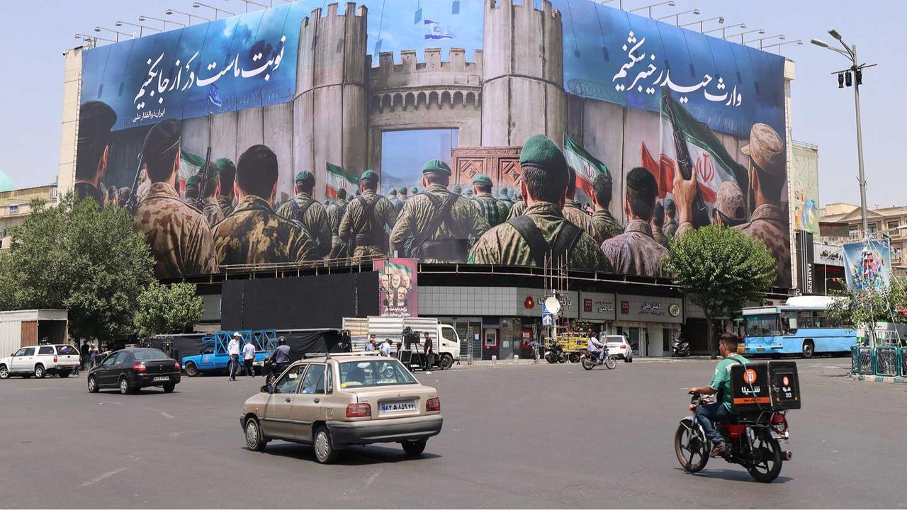 FOTO: Suasana Kota Teheran Iran Dihiasi Poster Anti-Israel