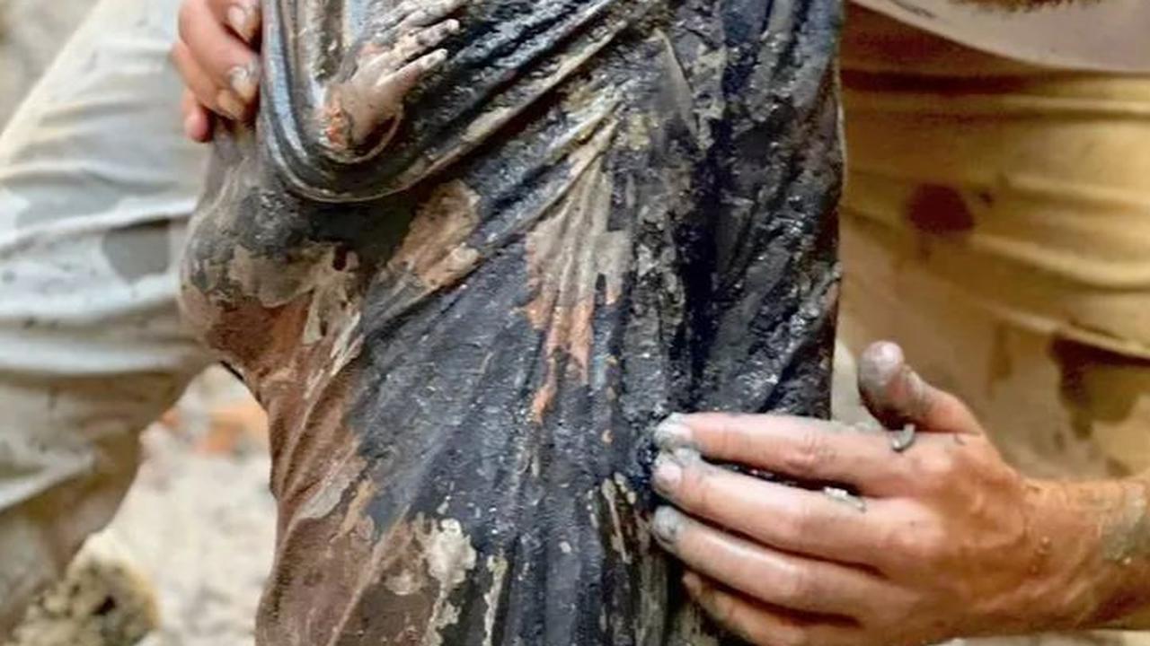 Terkubur dalam Kolam Air Panas Selama 2.300 Tahun, 24 Patung Perunggu Ditemukan Masih Utuh