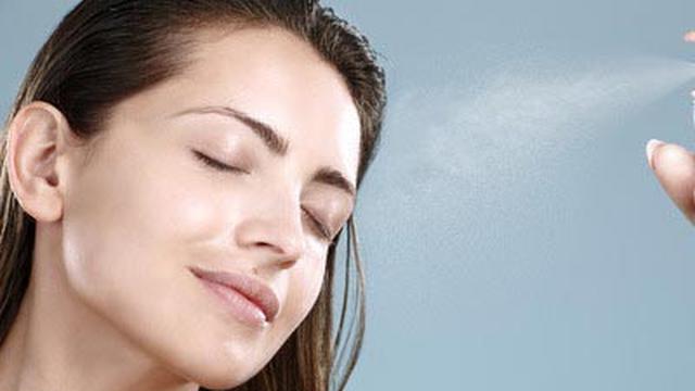 8 Manfaat Nano Spray untuk Wajah, Menghilangkan Kantung Mata
