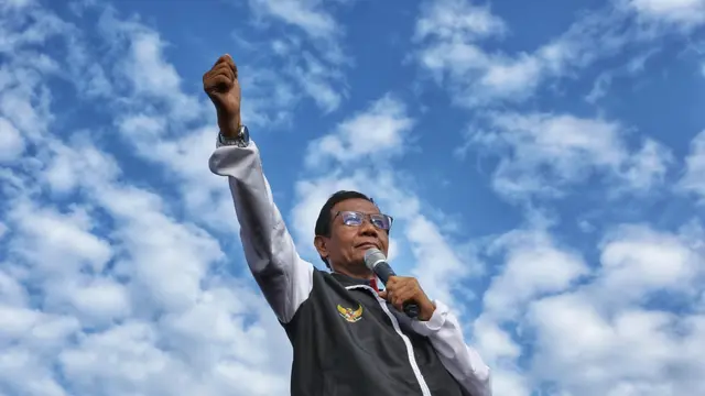 Cawapres nomor urut 3 Mahfud MD di Jalan Kostal Area, Kabupaten Karimun, Kepulauan Riau (Kepri), Sabtu (3/2/2024) (Istimewa)