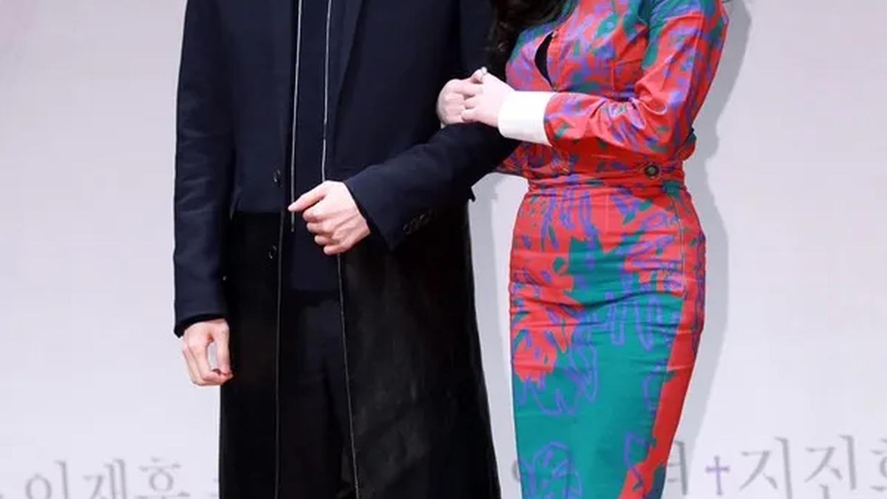 Sebuah kisah cinta yang menyentuh hati, memberikan nuansa romantis di tengah suasana rumah sakit yang serba kompleks. Demi menekan keinginannya meminum darah, selama ini Ji Sang mengonsumsi pil buatan ibunya yang telah meninggal puluhan tahun lalu.