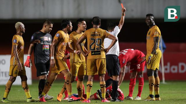 Foto: Sabtu Sore Kelabu, Pertandingan BRI Liga 1 Antara Persija Jakarta Kontra Bhayangkara Berakhir Remis