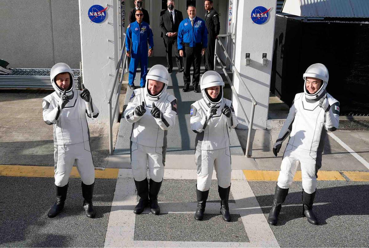 FOTO: Empat Astronaut Diterbangkan NASA dan SpaceX untuk Misi 6 Bulan di Stasiun Luar Angkasa