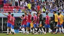 Para pemain Kosta Rika merayakan kemenangan atas Jepang pada grup E Piala Dunia 2022 Qatar di Stadion Ahmad Bin Ali di Al Rayyan, Qatar, Minggu, 27 November 2022. Kosta Rika menang tipis atas Jepang dengan skor 1-0. (AP Photo/Darko Bandic)