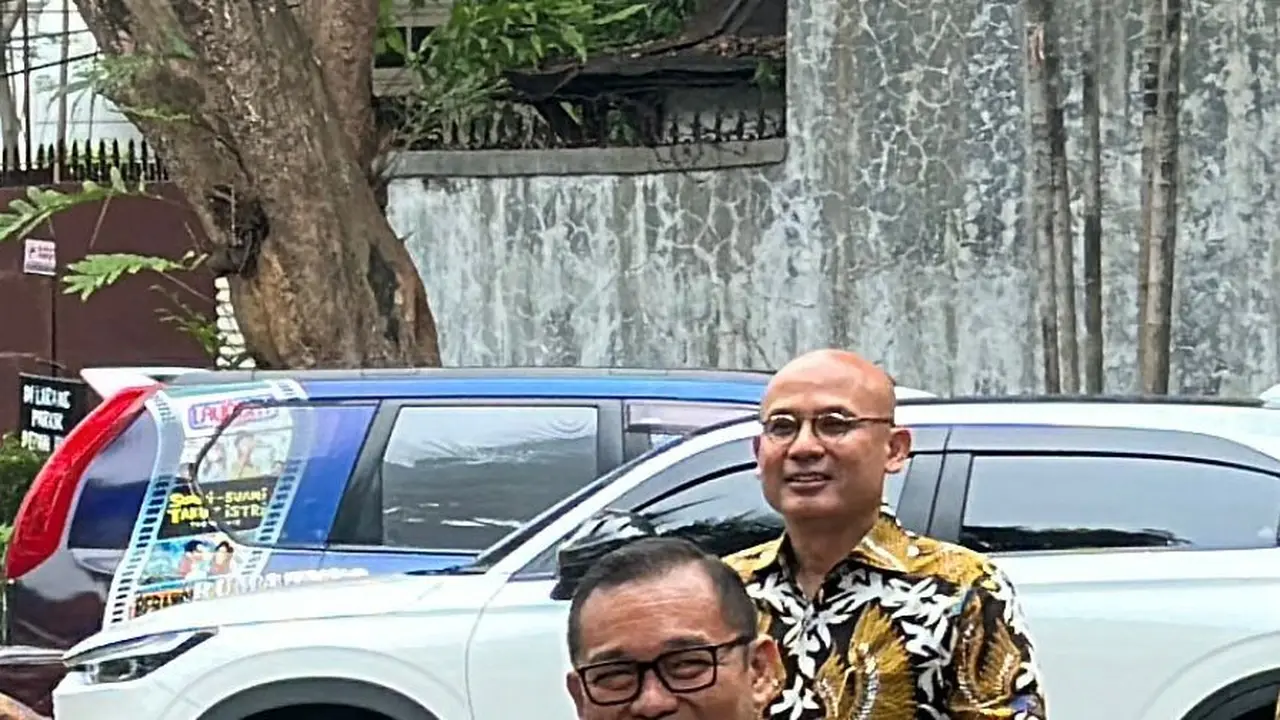 Duta Besar Indonesia untuk PBB di New York, Arrmanatha Nasir, menyambangi kediaman Presiden Terpilih, Prabowo Subianto, di Kertanegara, Jakarta Selatan, Selasa (15/10/2024) (Liputan6.com/Nanda Perdana Putra)