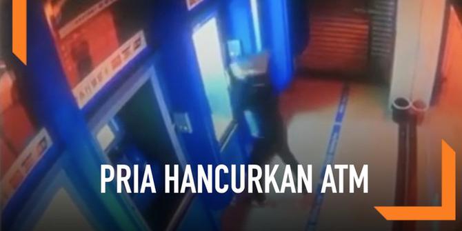 VIDEO: Bertengkar dengan Istri, Suami Nekat Hancurkan 4 Mesin ATM