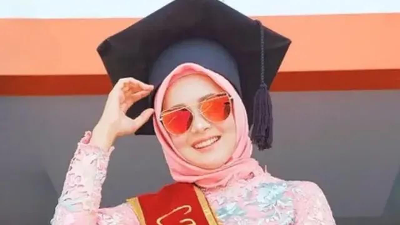 Nadiem menyampaikan hal tersebut dalam acara Merdeka Belajar episode 26 disiarkan 29 Agustus 2023 di kanal Youtube Kemendikbud RI. Tak hanya itu, Nadiem juga mencabut persyaratan lulusan S2 dan S3 untuk menerbitkan makalah di jurnal ilmiah terakreditasi.<