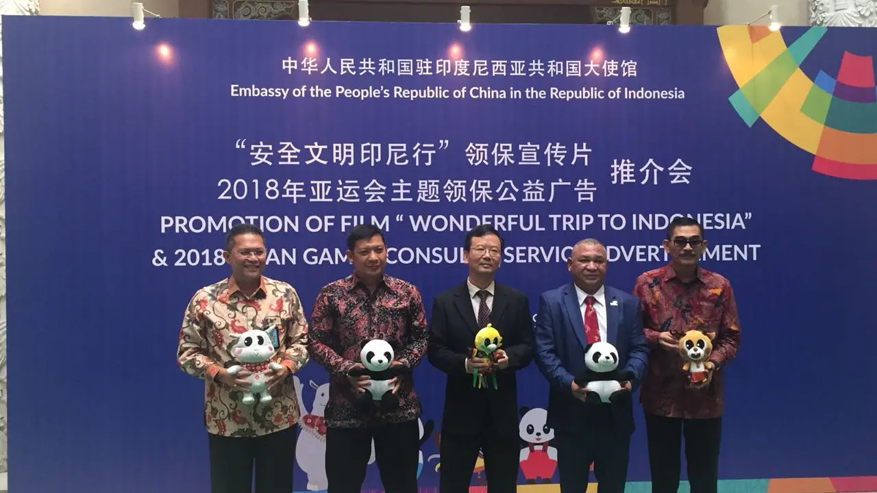 Menurut Kuasa Usaha China di Indonesia Sun Weide, dalam video ini berisi informasi seputar Indonesia dan Asian Games 2018. Tiga maskot dalam pesta olahraga inipun juga dihadirkan seperti Bhin bhin, Kaka dan Atung (Liputan6.com/Teddy Tri Setio Berty)