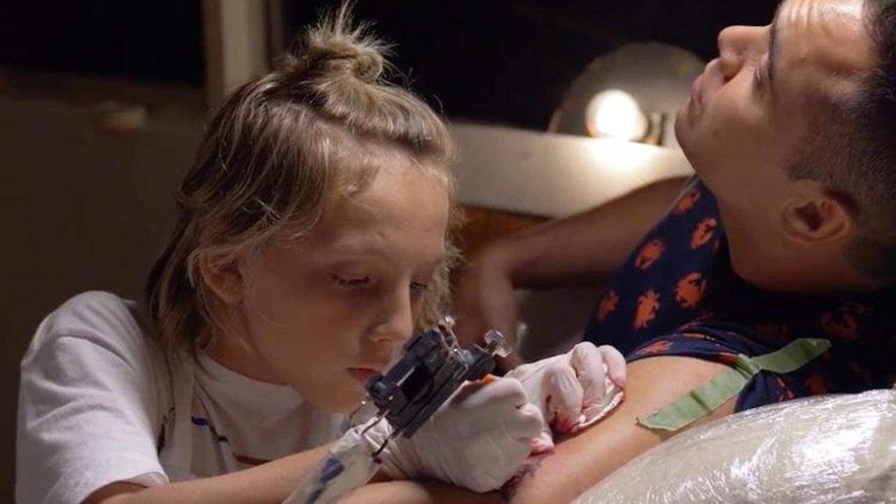 Berbakat, Bocah Ini Sudah Jago Membuat Tatto