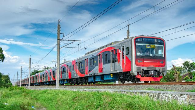 KAI Commuter menerima satu rangkaian sarana Kereta Rel Listrik (KRL) terbaru produksi PT Industri Kereta Api (Persero) atau INKA yang telah tiba di Jakarta untuk menjalani rangkaian uji dinamis.